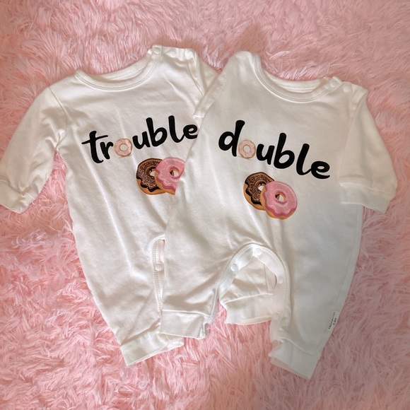 Double Trouble Matching Twins Onesie🍩🍩! Size: 0-3 m. Color: Off Whi/Blk/Pink - Picture 1 of 3